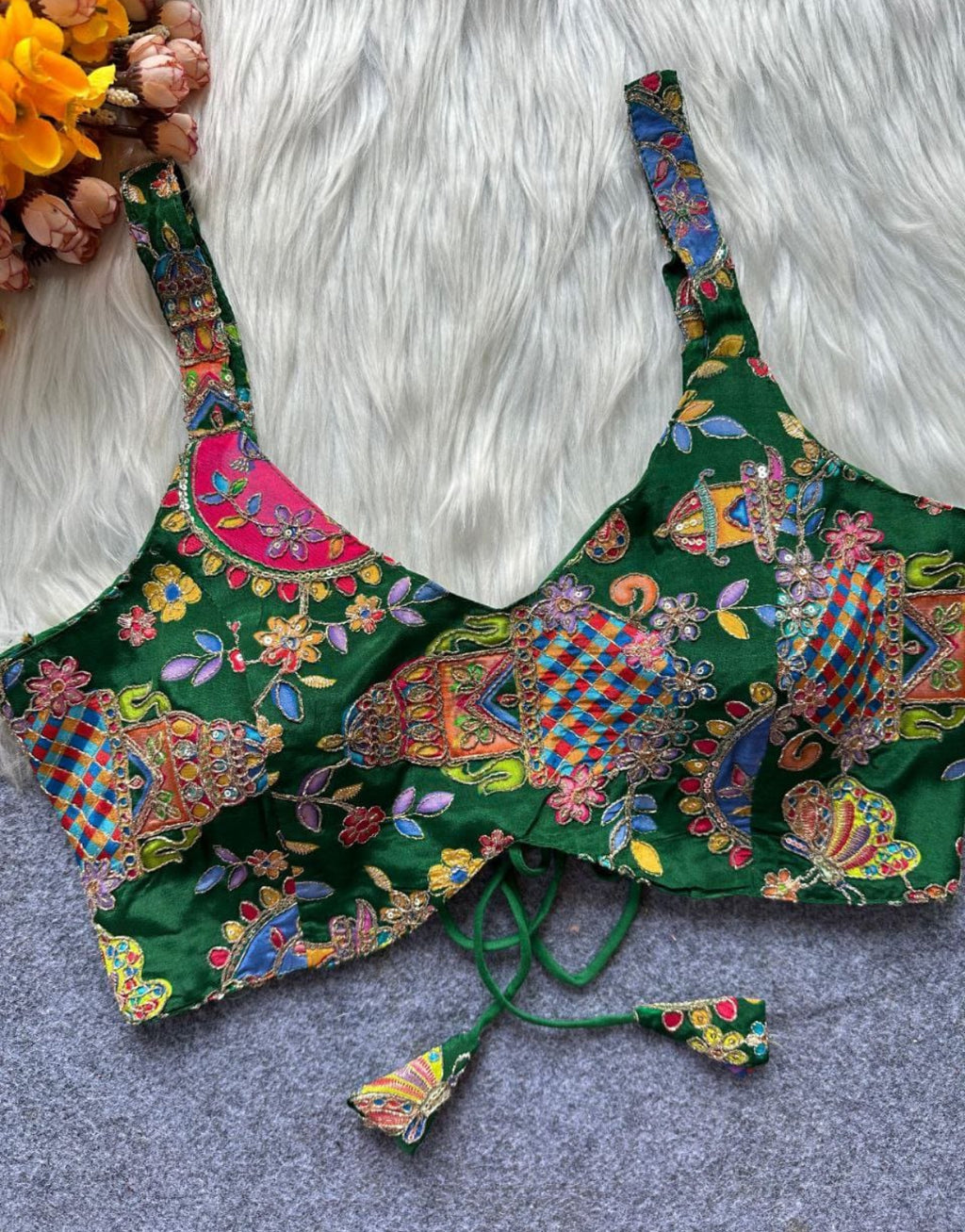 Saree blouse / top