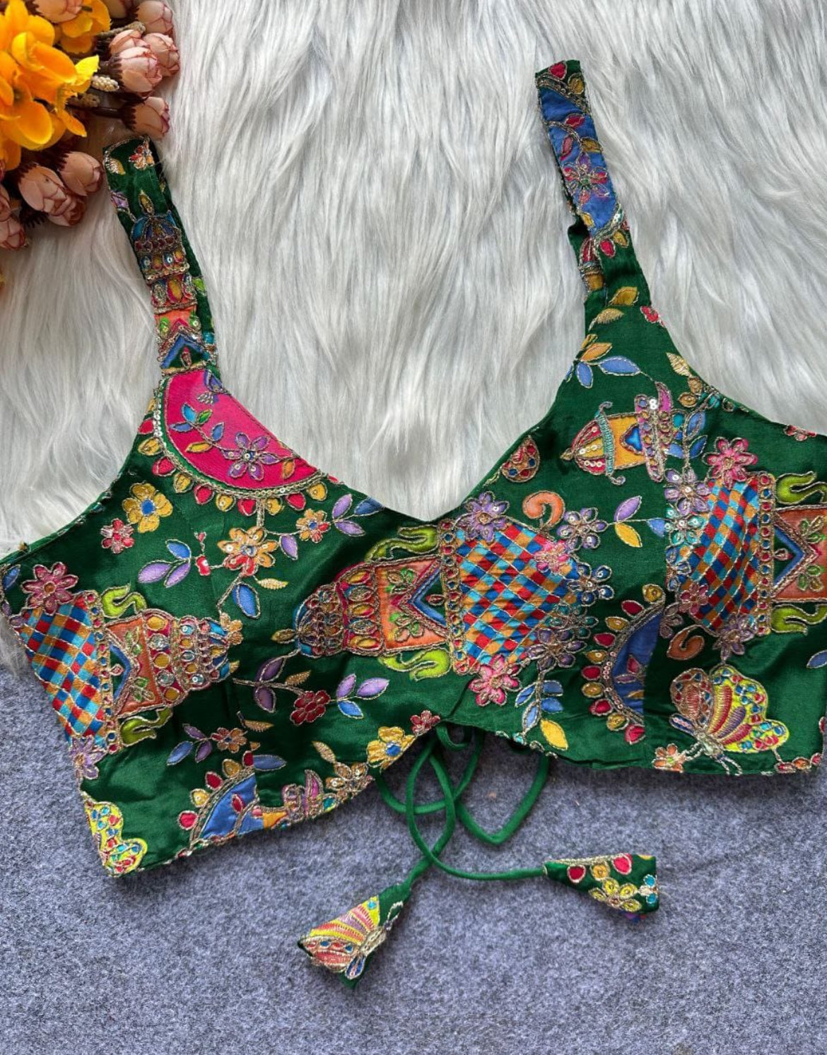 Saree blouse / top