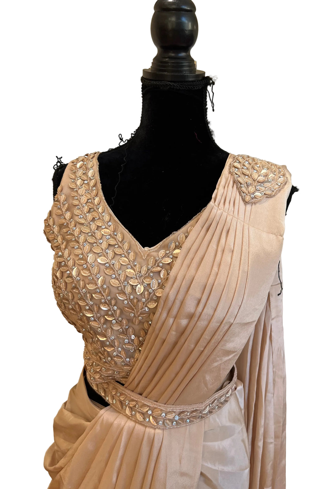 Fertig genähter Sari - Beige