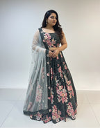 Lehenga – dunkelgrün geblümt Größe 42/44