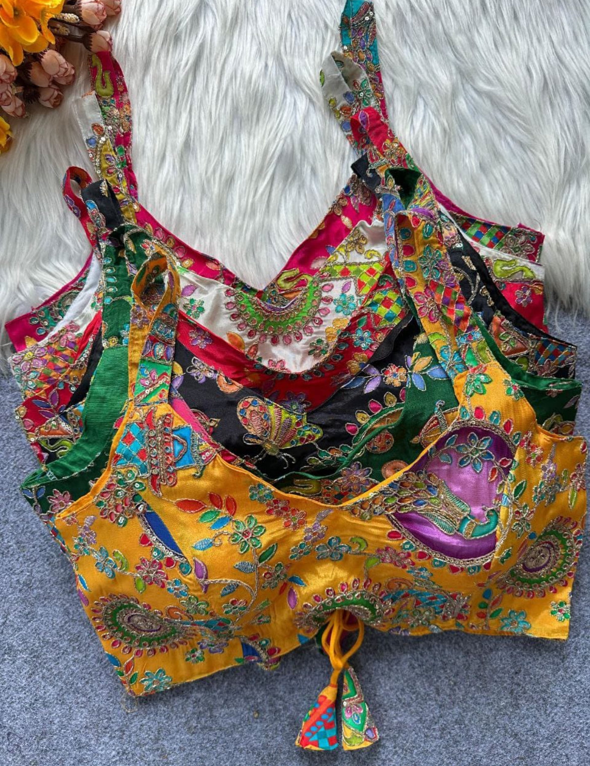 Saree blouse / top