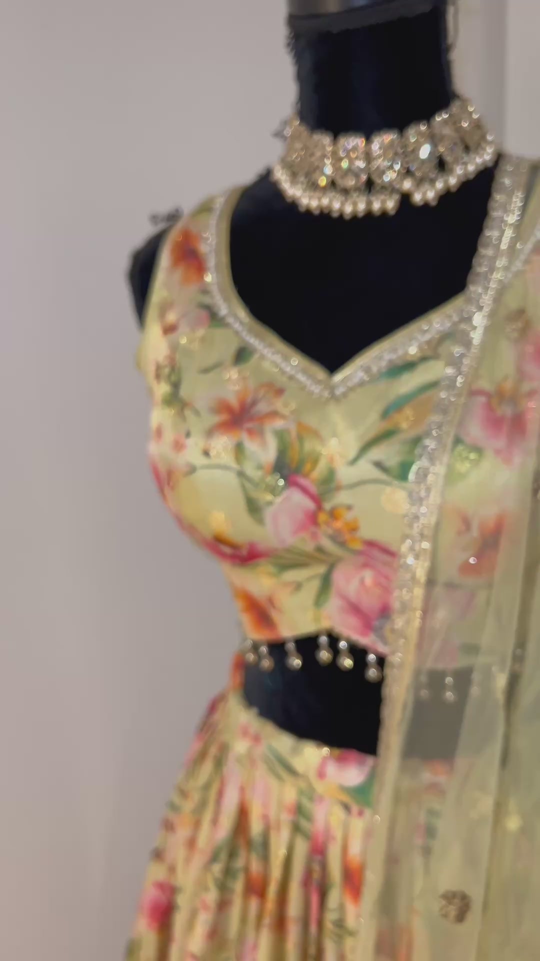 Blumen-Lehenga - Esha